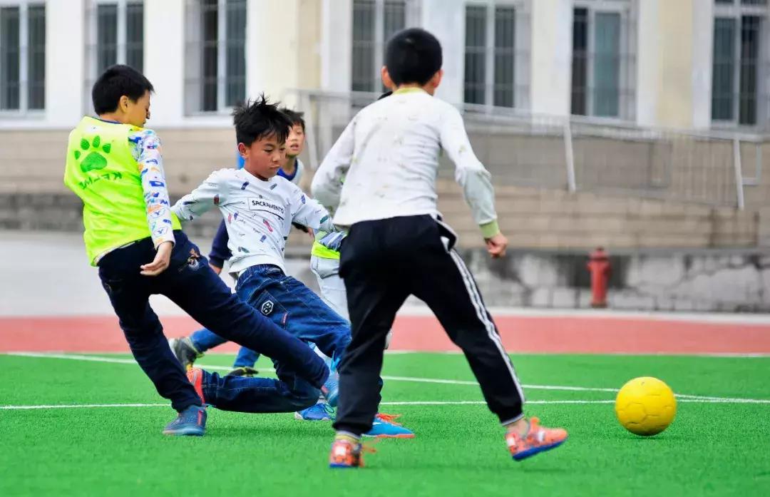 缁甸槼灏忔湅鍙嬪弬鍔犱笘鐣屾澂,缁甸槼灏忓婕斿嚭