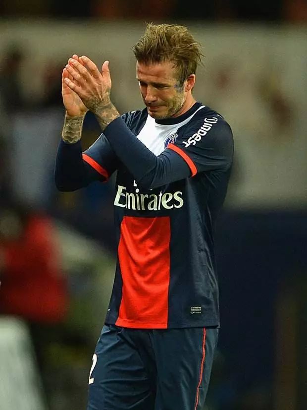 足坛令人伤感的告别布冯,男儿有泪不轻弹足球图片