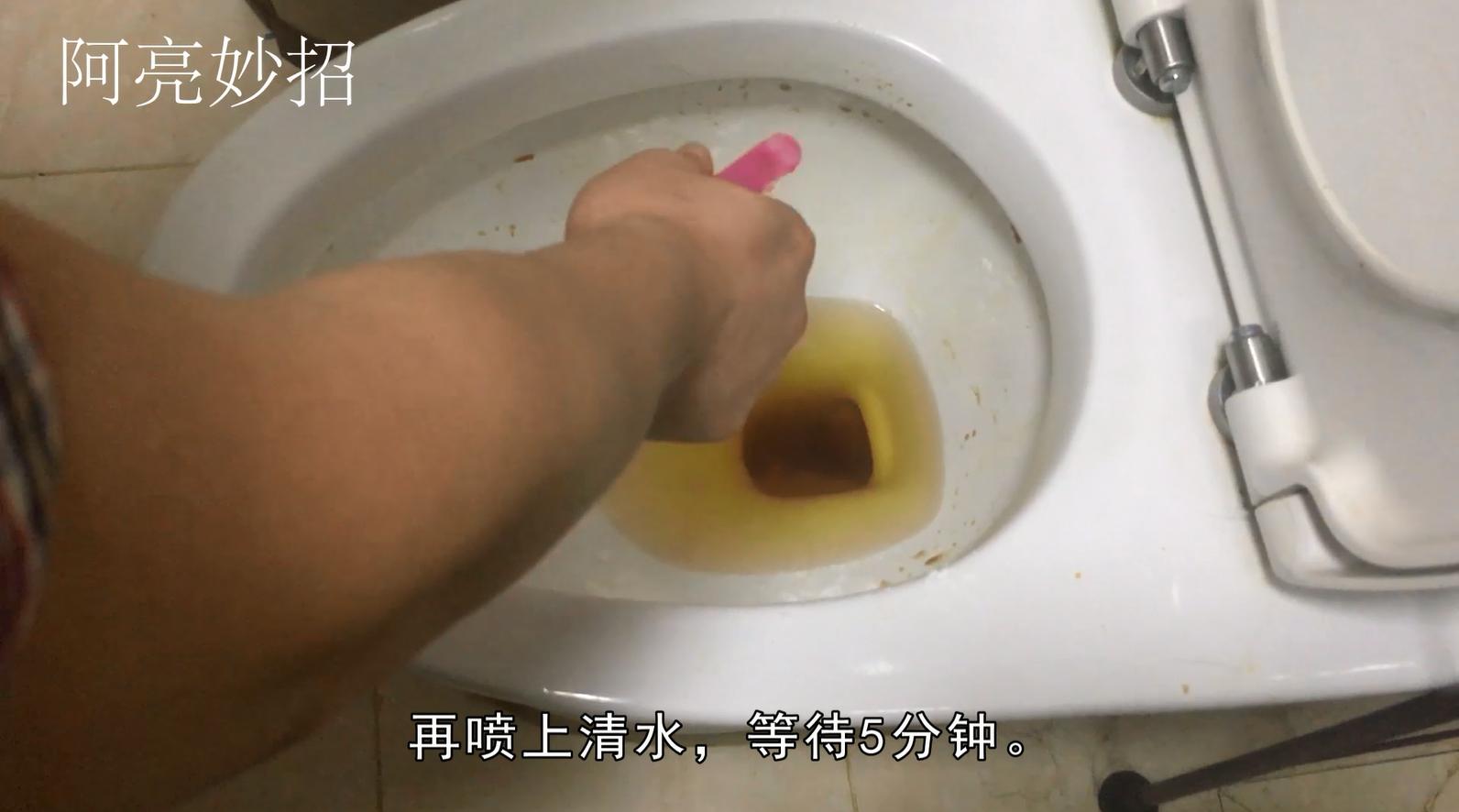 马桶又脏又臭滋生细菌,马桶又黄又有水污怎么办