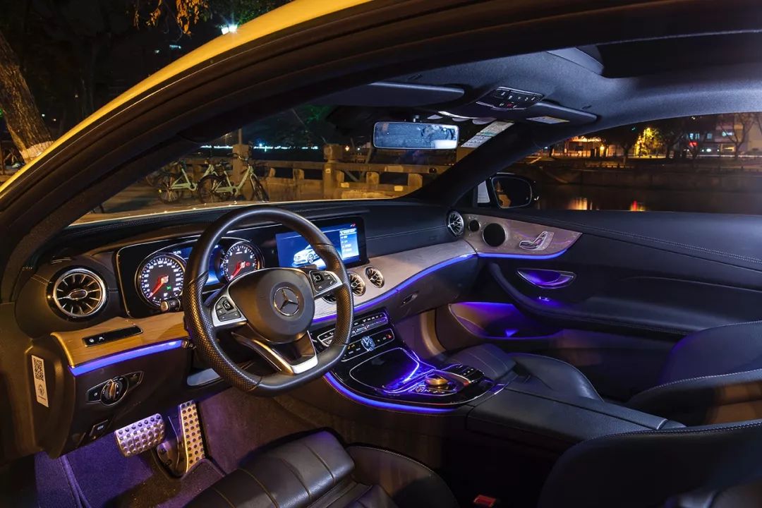 10年奔驰e200试驾视频,夜空中最亮的星惊艳版