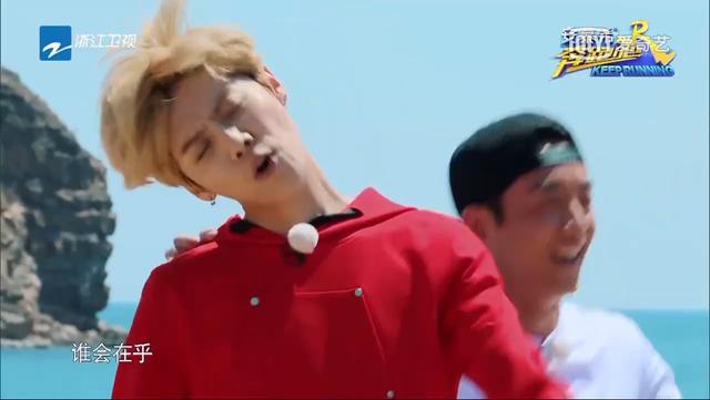 2018年鹿晗踢球,鹿晗雪地足球赛