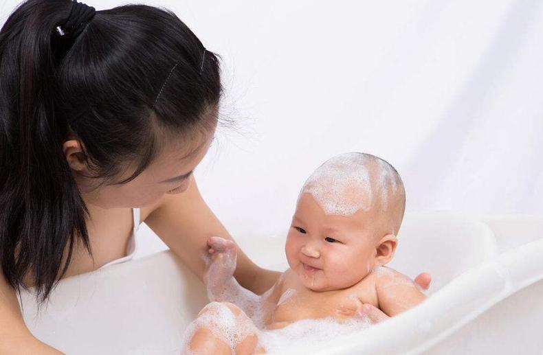 新生婴儿怎么打理,初生婴儿护肤的正确方法