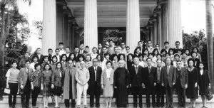 94岁裸捐1857万，她是中国最后一个穿裙子的先生，却从未上热搜，少人问津……