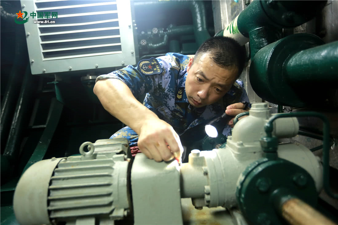 24年坚守机舱柴油机的“心情”他最懂