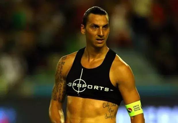 球星穿内衣，世界杯开幕啦