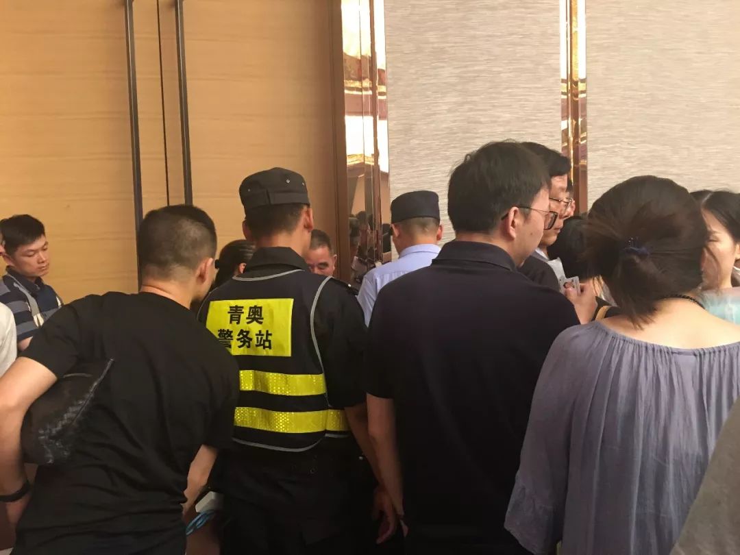 河西开盘：现场踢足球，弄错号码喊来警察，还有盘首付降至三成……