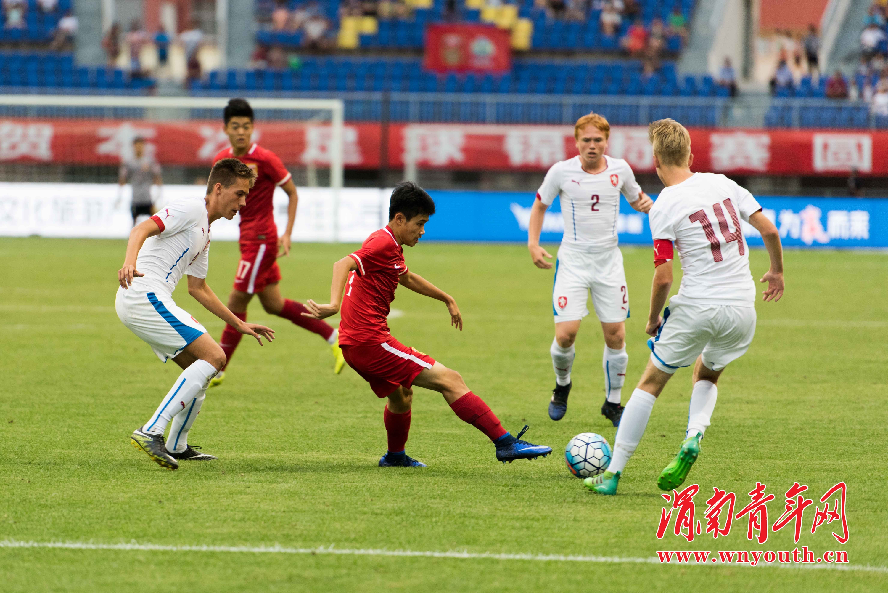 渭南青少年足球联赛比赛,2018渭南国际青年足球锦标赛