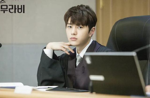 男主三观正的韩剧推荐,高颜值男主和男二也好磕的韩剧