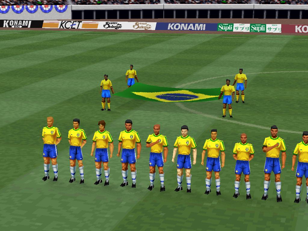 实况足球从开始到现在,20年陪你打游戏的人还在吗