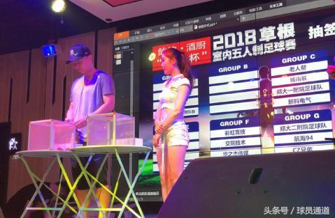 世界杯喝啤酒看球赛,世界杯踢球喝酒