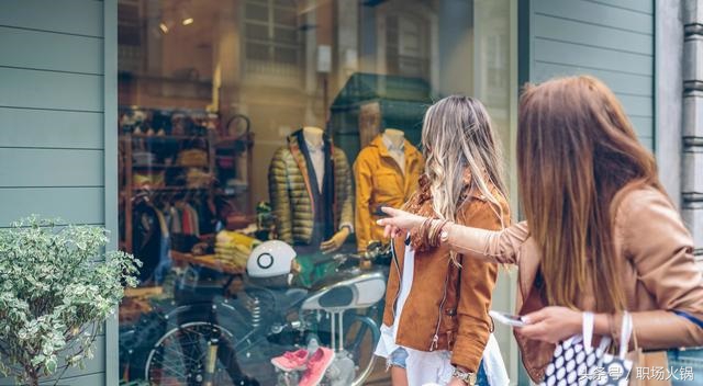 那些街头服装小店冷冷清清，到底怎么赚钱养家，说出来意想不到！