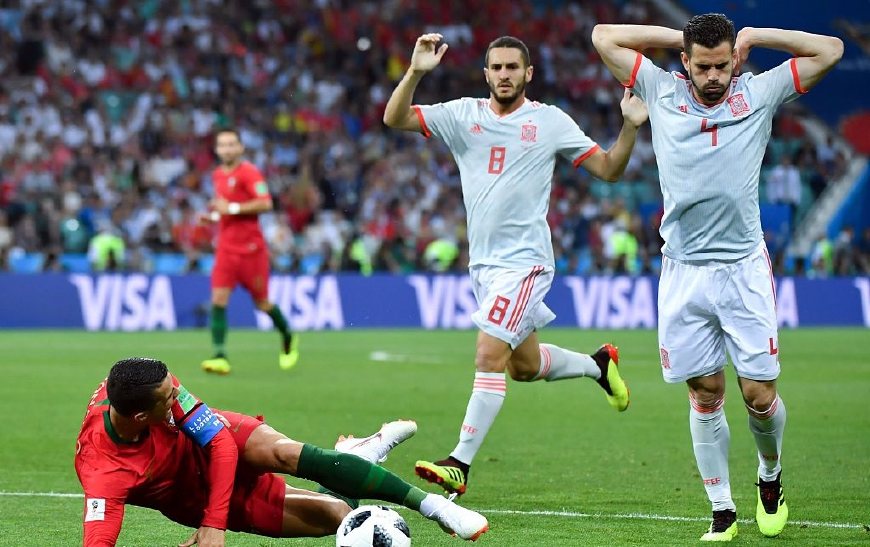 世界杯裁判抢戏,世界杯决赛裁判点球马丁内斯黄牌