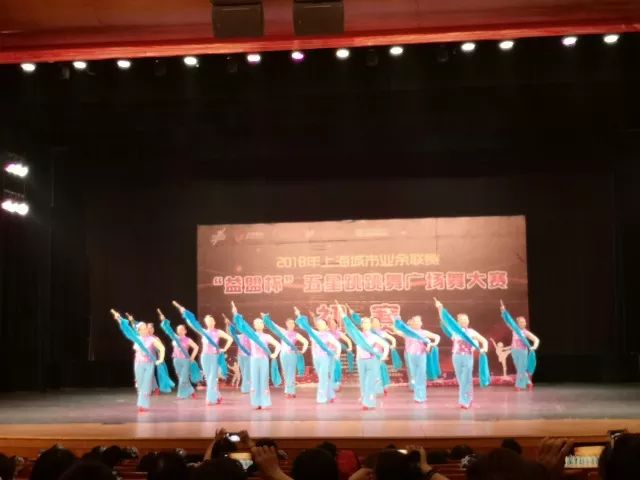 「五星跳跳舞」最炫民族风群芳争*舞艳**翩翩