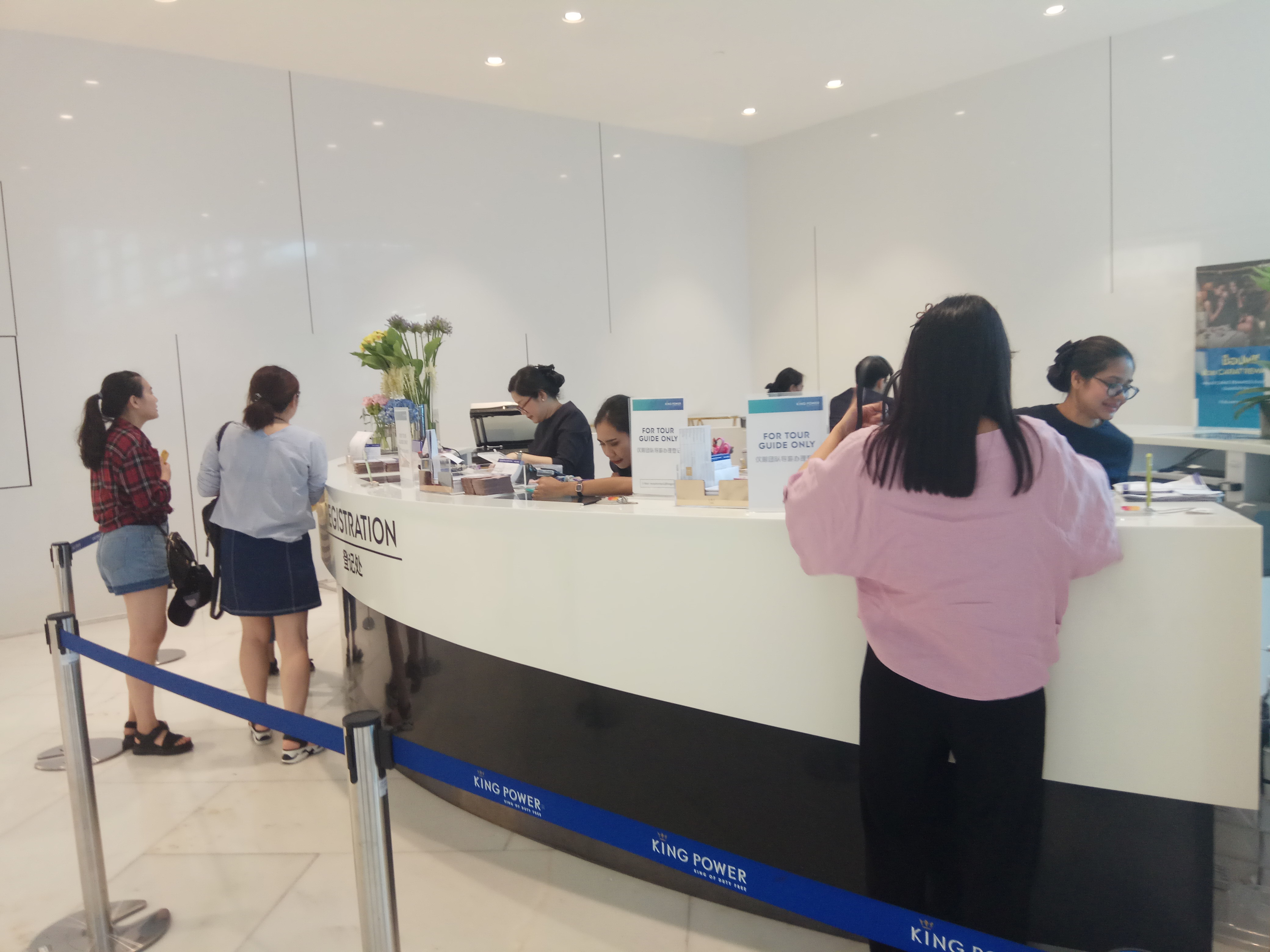 泰国王权免税店怎么免费接送,泰国王权免税店附近海鲜自助