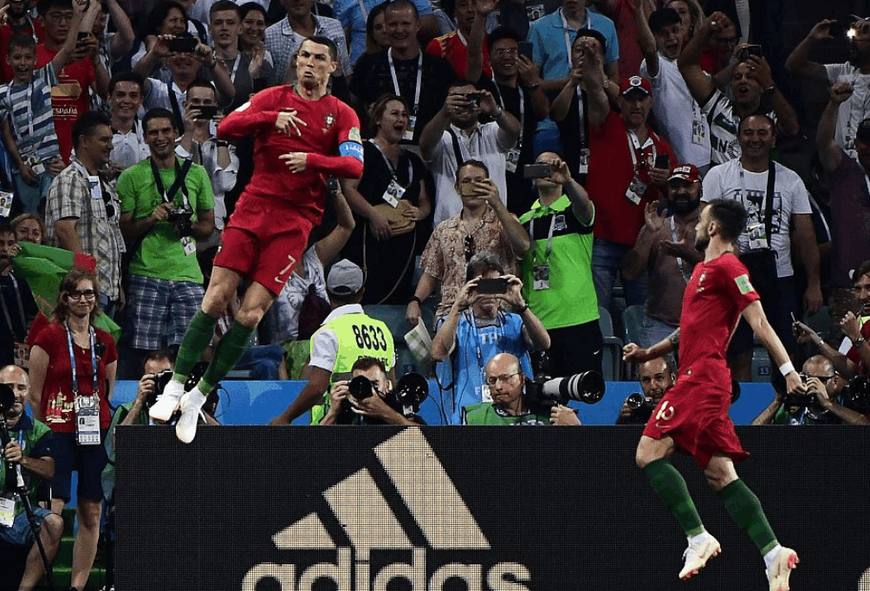 c罗庆祝梅西失点,c罗尴尬庆祝