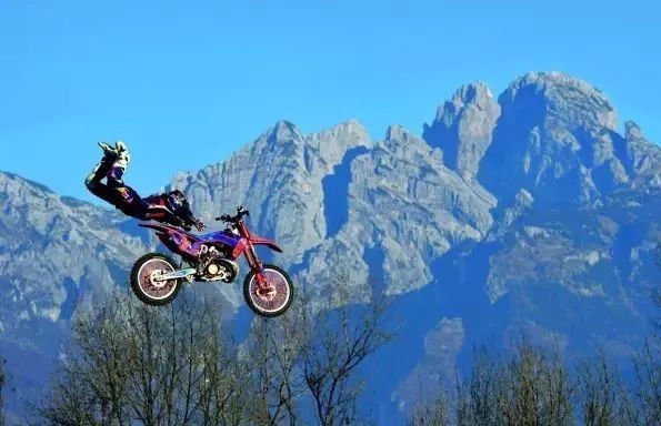 百年传奇尼康十大经典相机和镜头,尼康老相机镜头推荐