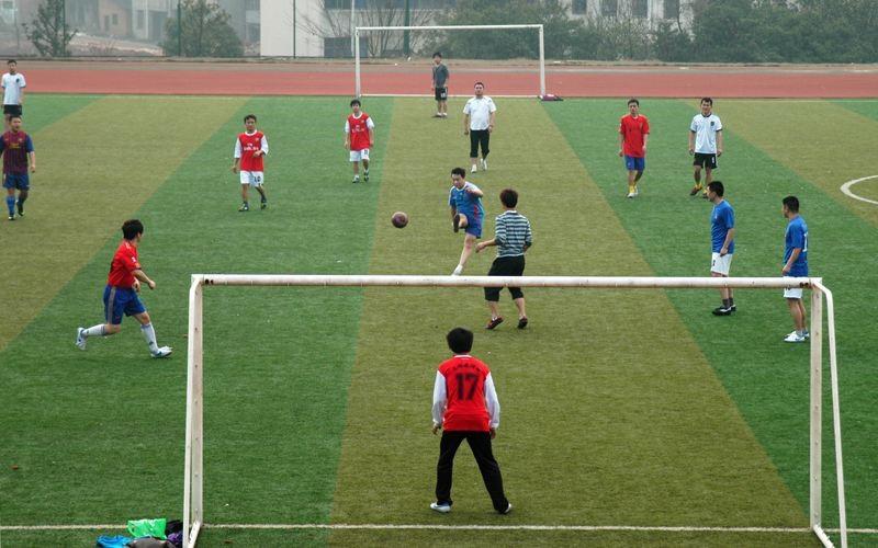 点球裁判用吹哨吗,主裁借var补吹点球