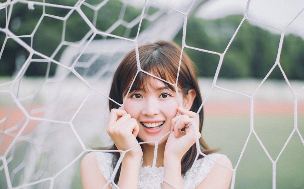 为了他的情人，不惜弄残右腿、把她送进监狱，强行注射D品