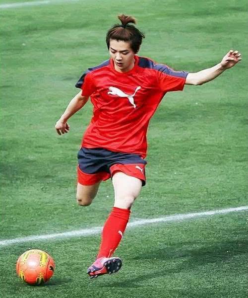 娱乐圈最爱的足球明星,娱乐圈最火的十大男明星有鹿晗吗