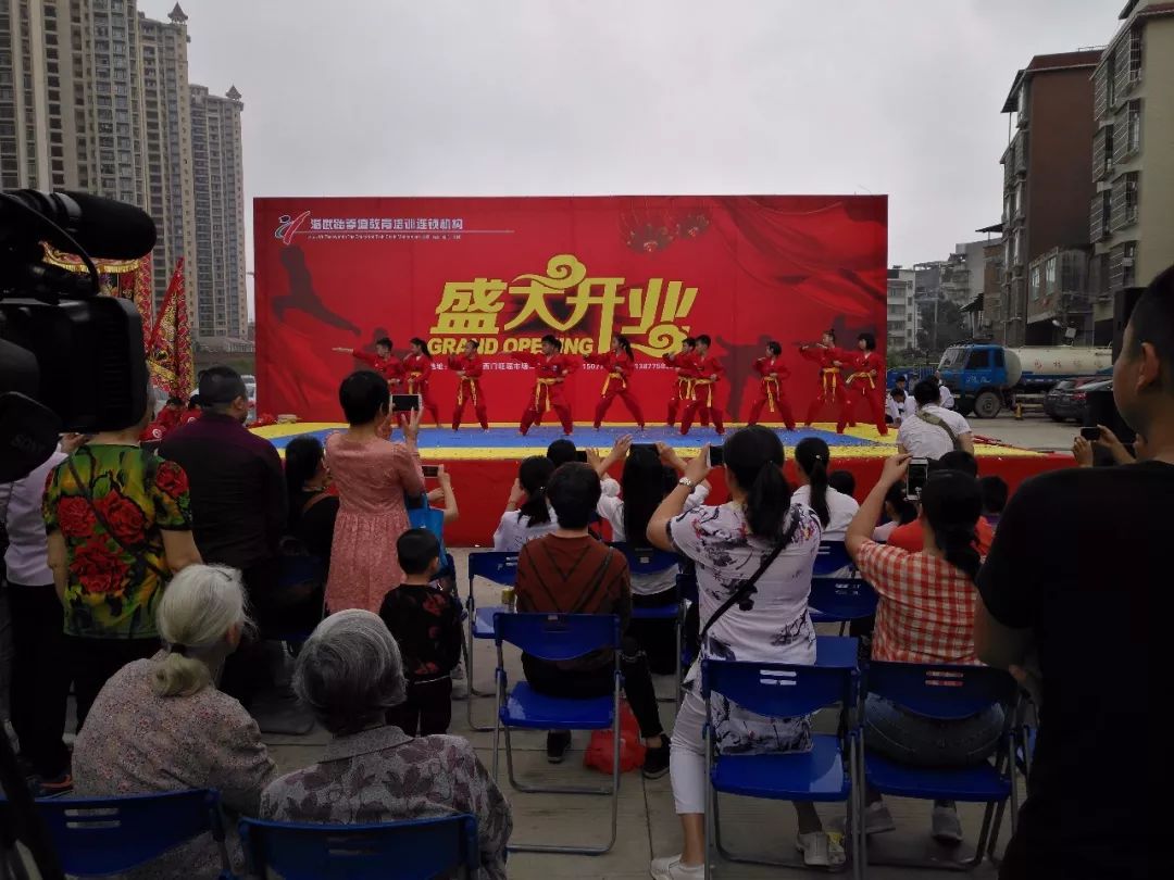 100元抵500元！赶快给孩子抢个名额，这个夏天一起去“踢馆”！