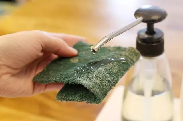 白墙弄脏了怎么把它变白,白墙油烟弄脏了怎么把它变白