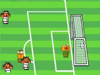 在这款比拼技巧的足球游戏中,所有玩家都努力“踢烂”对手的屁股