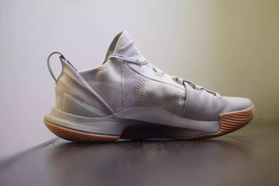 库里5突和0突差距,库里5和6代的区别