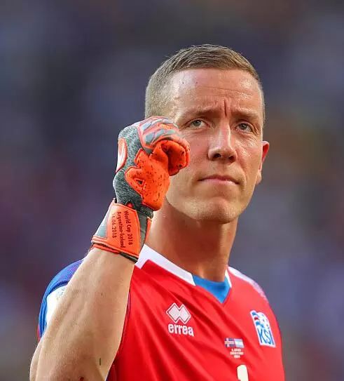 世界杯梅西被撞倒教练,世界杯梅西被铲倒