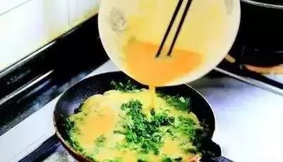 遂宁一位妈妈用艾叶煮水后，万万没想到···