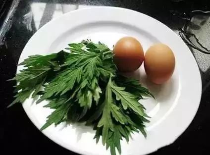 遂宁一位妈妈用艾叶煮水后，万万没想到···