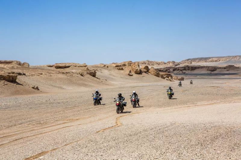 铃木骊驰250和豪爵gw250哪个好,豪爵铃木三兄弟配置对比表