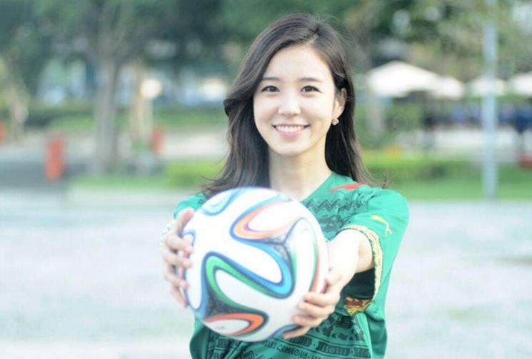 喜欢棒球、更爱足球，韩国女主播再看世界杯，网友：我想恋爱了