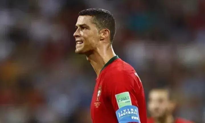 33岁的c罗依然有着20岁的身体,c罗的自律从一瓶可乐开始