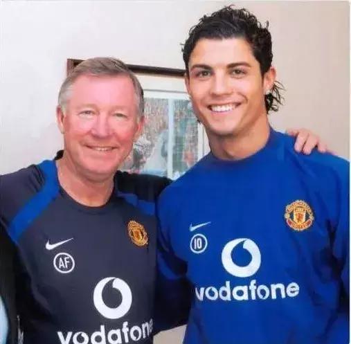 33岁的c罗依然有着20岁的身体,c罗的自律从一瓶可乐开始