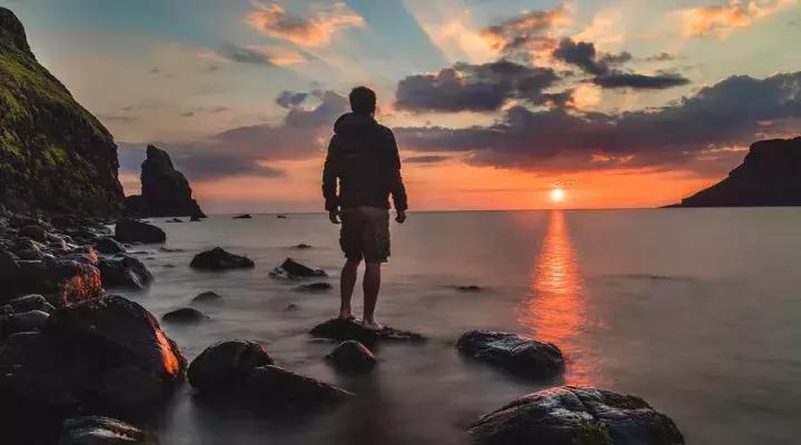 33岁的c罗依然有着20岁的身体,c罗的自律从一瓶可乐开始