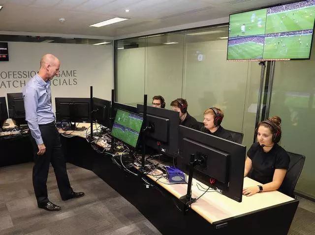 “上帝之手”遭遇“上帝之眼”，未来足球的样子你可能无法想象！