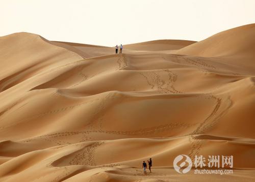 世界上最不缺水沙漠,世界最干的沙漠出现湖泊