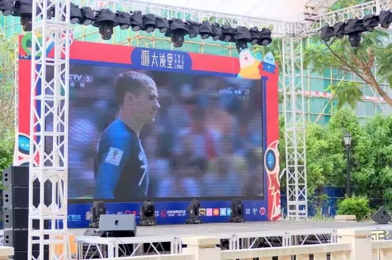 刚刚过去的父亲节，我和孩子在这里踢了一场世界杯