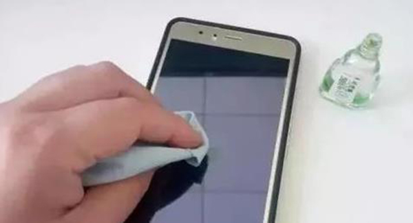 科技手机屏幕清理,手机屏幕脏不要用纸擦