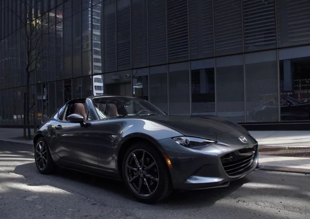 宝马z4和野马哪个性价比高,30万预算买宝马z4还是野马