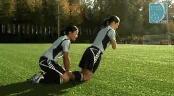 踢球注意脚不要受伤,踢球前热身多久合适