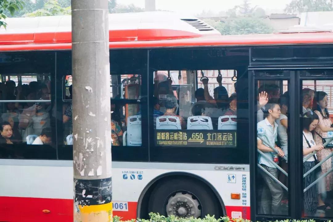 新都人：没有经受住650的*躏蹂**，你好意思享受地铁的快捷？