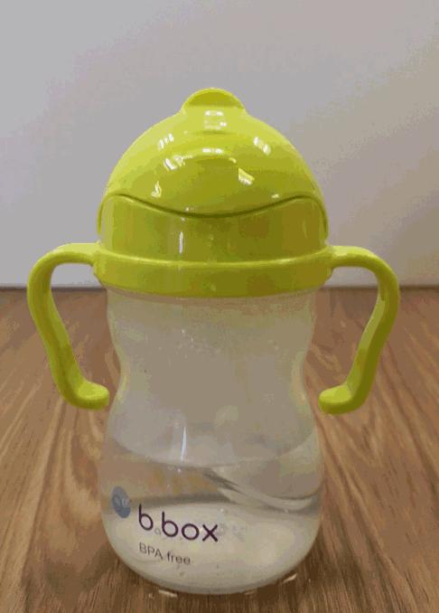 8款婴童吸管杯测评：哪款让宝宝喝得方便，妈妈用得安心？