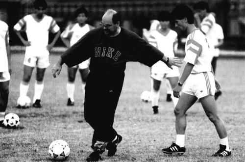 目前亚洲足球世界杯取得最好成绩,亚洲足球世界杯最好名次是什么