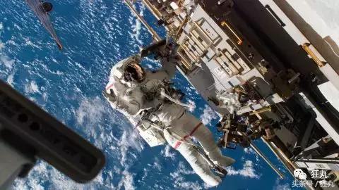 看着星空撸熊猫，这两个直播间24H都能给你惊喜