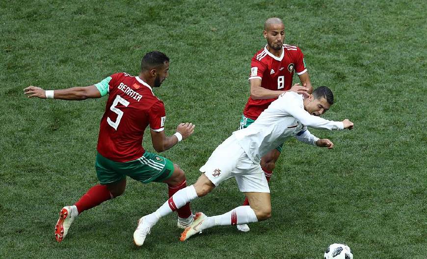 脏!尤文铁卫化身战争狂人踩C罗推佩佩还错失绝杀该他背锅