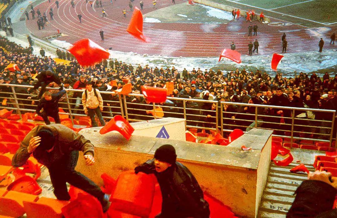 俄罗斯暴打英国足球流氓,俄罗斯足球怎么这么强