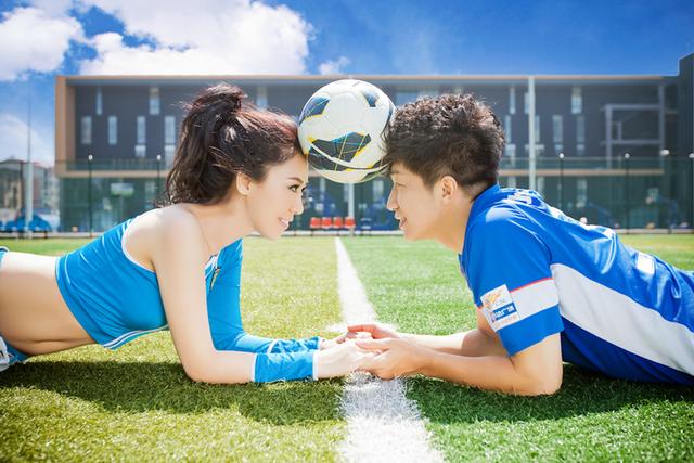 十二星座女生陪男友熬夜看世界杯的原因