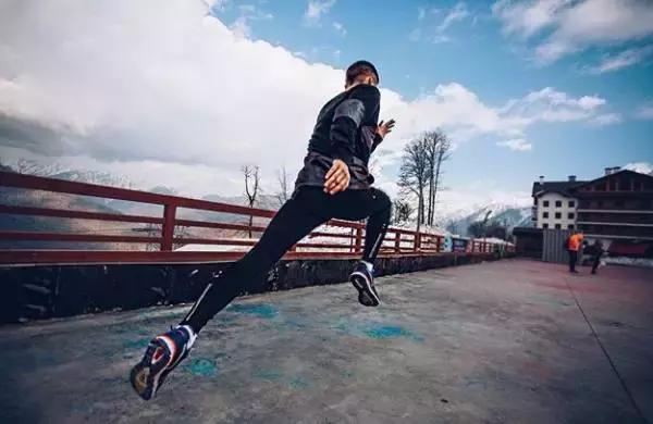 体育跑步的正确姿势动作,跑步起步正确姿势小学生