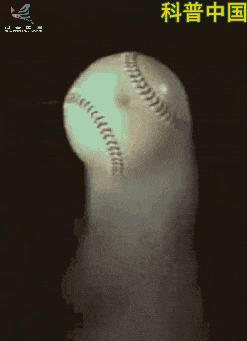 守门员如何把足球抛得又高又远,足球越硬好还是越软好